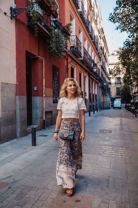 Elsa Pataky Street Style, Elsa Pataky Style, Boho Dress Outfit, Elsa Pataky, Black Dress With Sleeves, Boho Style Outfits, Estilo Boho Chic, Boho Aesthetic, Boho Pants