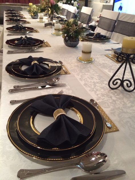 Black Gold Silver Table Decor, Gold Black Table Setting, Black And Gold Plates Table Setting, Black And Gold Table Setting, High Tea Decorations, Gold 18th Birthday, Fathers Day Brunch, Passover Ideas, Elegant Tablescapes