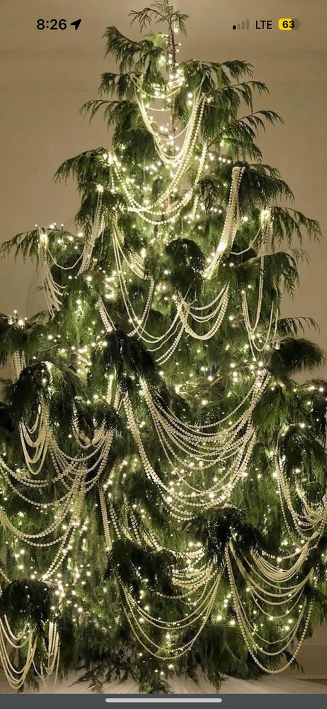 1800s Christmas Tree, 1900 Christmas Tree, Messy Christmas Tree, Ethereal Christmas Tree, Gatsby Christmas Decor, Twig Christmas Tree Diy, Great Gatsby Christmas Tree, Pearls On Christmas Tree, Vintage Christmas Decor Ideas Tree