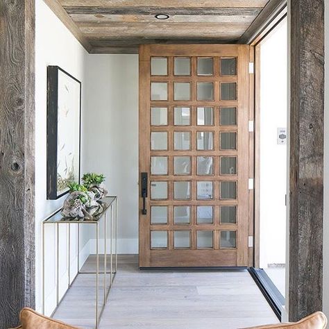 One of our favorite doors of all time designed by @brookewagnerdesign Builder: @pattersoncustomhomes Architect: @brandonarchitects Trendy Interiors, Wood Entry Doors, Front Door Design, Glass Front Door, Open Door, Salou, Wood Doors Interior, Barnwood, Interior Door