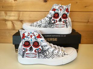 Customised Converse High Tops, Sneaker Doodle, Painted Apparel, Customised Converse, Sneakers Inspiration, Hand Painted Converse, Bride Converse, Personalized Converse, Converse Design