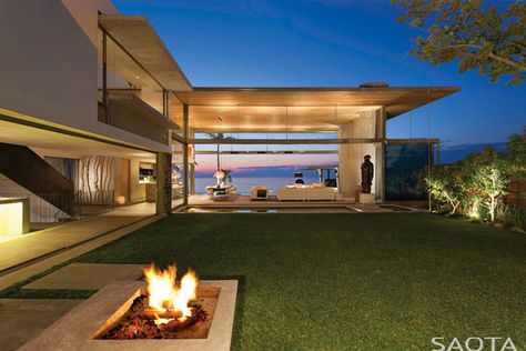 The garden and outdoor fire place of the De Wet 34 house in Bantry Bay, Cape Town, South Africa. Saota Architects, Saota Architecture, Team Stefan, Residential Exterior, Contemporary Residence, Lions Head, Archi Design, Architecture Ideas, Bay House