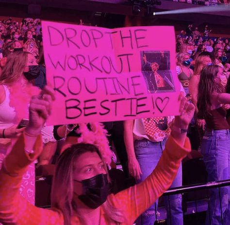 Fan Banners Concert, Twice Concert Sign Ideas, Kpop Concert Signs Ideas, Sign For Concert, Harry Styles Concert Poster Ideas, Kpop Signs Concert, Concert Signs Ideas To Get Noticed, Kpop Banner Concert, Concert Signs To Get Noticed