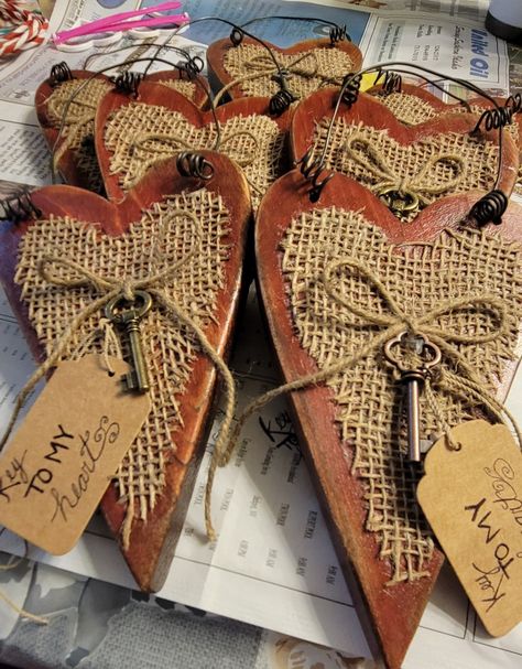 Rustic Valentine Crafts, Vintage Valentine Crafts Diy, Diy Rustic Valentines Decor, Valentines Wood Crafts, Valentines Day Crafts To Sell, Valentine Primitive Crafts, Valentine Crafts For Adults, Primitive Valentine Crafts, Prim Valentine Decor