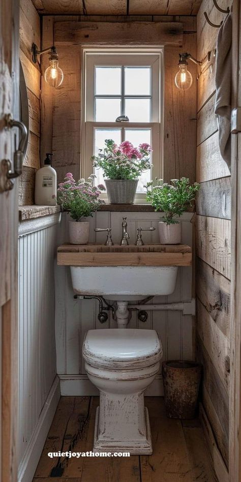 Granny Room, Vintage Bathroom Aesthetic, Antique Bathroom Ideas, Upcycled Bathroom, Cozy Cabin Decor, Beadboard Bathroom, Small Bathroom Layout, House Color Schemes, Vintage Bathrooms