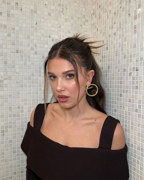 Damsel Milly Bobby Brown, Millie Bobby Brown Hairstyles, Millie Bobby Brown Hair, Milli Bobby Brown, Millie Boby Brown, Millie Bobby Brown Movies, Hear Style, Brown Makeup, Platinum Blonde Hair