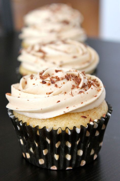 White Russian CupcakesDelish White Russian Cupcakes, Boozy Cupcakes Recipes, Alcohol Infused Cupcakes, Cocktail With Vodka, Cocktail Cupcakes, Infused Cupcakes, Sweet Cocktail, Boozy Cupcakes, Specialty Cupcakes