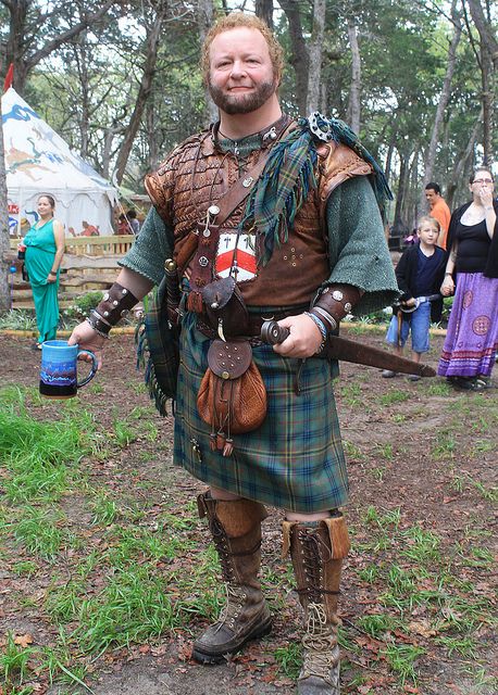 Faire kilt attire with a generous portion of visual interest. Great Kilt Men, Traditional Irish Clothing Men, Traditional Irish Clothing, Purim Ideas, Renn Faire, Great Kilt, Irish Clothing, Kilt Outfits, Sherwood Forest