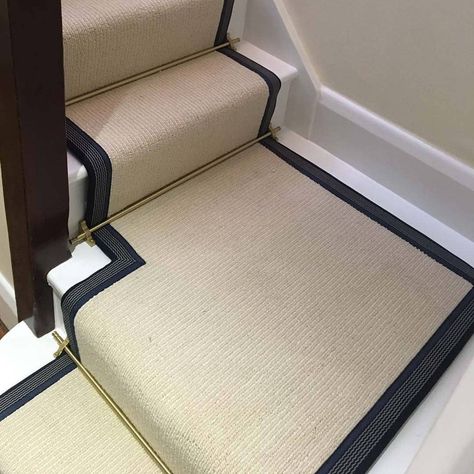 Carpet Runner On Stairs With Turn, Beige Carpet Runner Stairs, Stair Runner With Turn, Stair Runner Corner, Mid Lane, Stairs And Hallway Ideas, Landing Stairs, Laminate Stairs, Stair Paneling