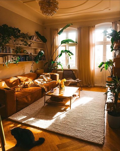 Living Room Mcm Boho, Mcm Living Room, 70s Living Room, Earthy Living Room, Bohemian Interiors, Paint Inspo, Scott Living, Living Room Setup, Living Room Orange