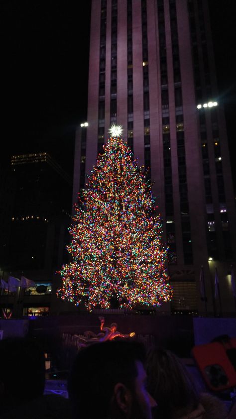 nyc christmas, nyc aesthetic, rockefeller center, cristmas tree ideas, christmas lights Rockafella Center Christmas Aesthetic, Rockefeller Center Christmas Wallpaper, New York City Christmas Aesthetic, Christmas Nyc Aesthetic, Christmas In Nyc Aesthetic, Nyc Christmas Tree, Nyc Christmas Aesthetic, Christmas Tree Nyc, Chicago Christmas Tree