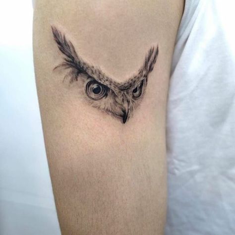 Owl Tattoo Back, Hedwig Tattoo, Holiday Tattoos, Owl Eye Tattoo, Realistic Owl Tattoo, Owl Tattoo Drawings, Casino Tattoo, Crow Tattoo Design, Thumb Tattoos