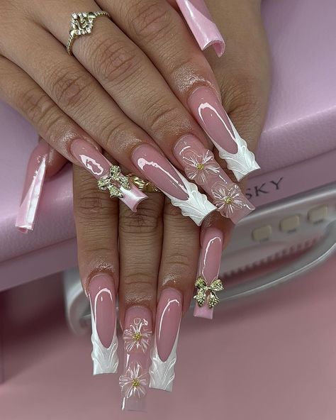 30 Bright 2024 Summer Nails You'll Love Chrome Flower Nails, Fun Nail Designs, Emoji Nails, Avon Nails, Princess Nails, Swirl Nails, Pink Chrome, Nails Design With Rhinestones, Acrylic Nails Coffin Pink