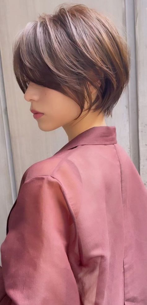 Curtain Bangs Pixie Cut, Korean Bob Haircut Round Faces, Korean Pixie Cut With Bangs, Pixie Cut With Curtain Bangs, Short Hair Curtain Bangs Round Face, Short Hair With Bangs Korean, Korean Pixie Haircut, Cute Short Hair With Bangs, Bangs Korean