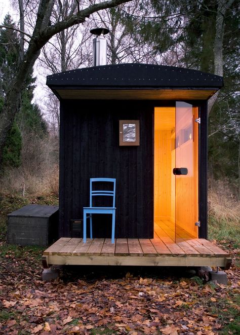 Nine of the World’s Most Beautiful Outdoor Saunas Mobile Sauna, Micro Cabin, Black Cabin, Mini Loft, Finnish Sauna, Sauna Design, Outdoor Sauna, Building Techniques, Cabin In The Woods