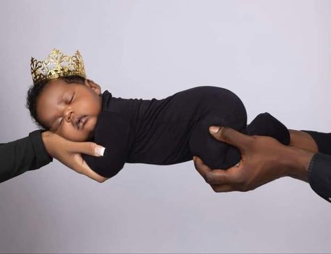 All Black Newborn Photoshoot, Mommy And Newborn Photo Shoot Black, Black Family Newborn Photoshoot, Black Family Photoshoot With Newborn, Pregnant Valentines Day Outfits, Black Newborn Photoshoot, Baby Photoshoot Ideas Newborn, Newborn Baby Boy Photography, Pregnancy Announcement Photoshoot