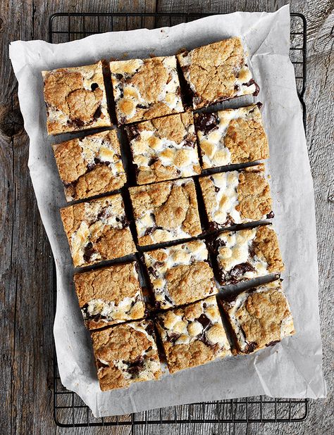 Weekend Baking: S’mores Cookie Bars Smores Cookies Bars, Weekend Baking, Smores Cookie, Smores Bar, Smores Dessert, Smores Cookies, Summer Baking, S'mores Bar, S'mores