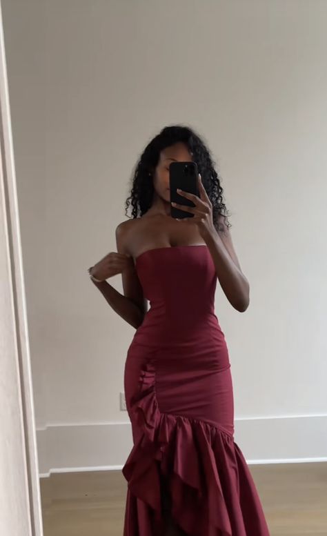 Burgundy Dress Outfit, Prom Dress Elegant, Pretty Fits, Elegant Evening Dress, Icy Girl, Classic Dresses, Prom Dresses Elegant, Mermaid Prom Dress, Evening Dresses Elegant