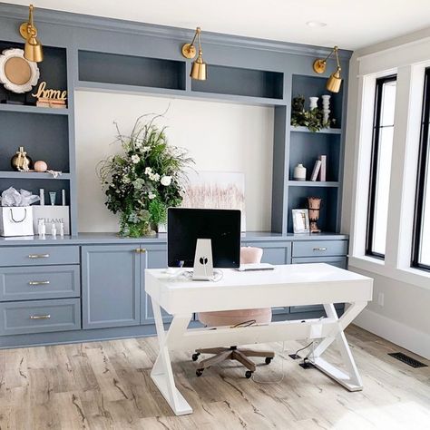 Z Gallerie on Instagram: “Give your home office a style promotion. ✨👩‍💻 What are some of the ways you’re staying inspired while wfh? Tag us @zgallerie and share your…” Studio In Casa, Flower Office, Ruang Tv, Glam Office, Office Built Ins, Office Decor Home, Entryway Office, Office Remodel, Office Guest Room