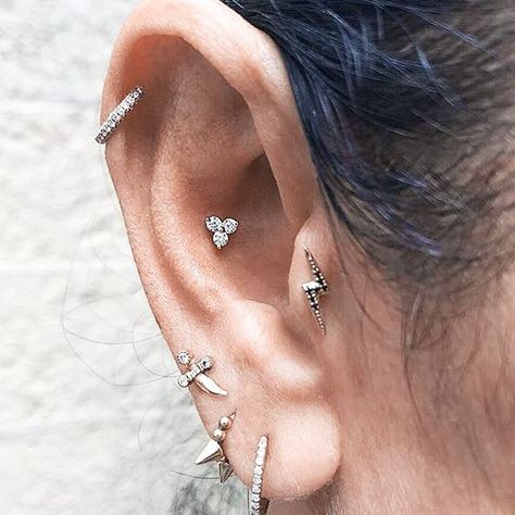 We spoke with London piercer Rhianna Jones to find out everything you need to know about the conch piercing. Curated Ear Piercing, Conch Piercing Stud, Maria Tash Earrings, Opal Belly Ring, Ear Piercings Chart, Pregnancy Belly Rings, Curated Ear, Gold Belly Ring, Cool Ear Piercings