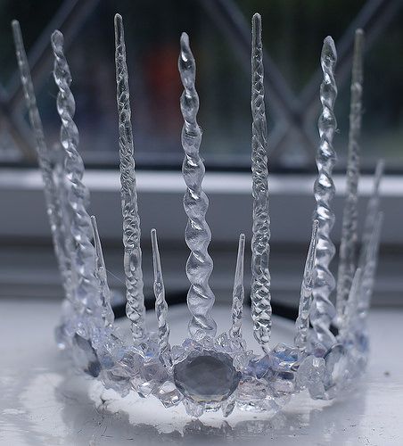 DIY Ice Queen Crown 1 | All clothes/wigs/accessory photos gi… | Flickr Ice Queen Crown, Ice Crown, Carnaval Make-up, Snow Queen Costume, Ice Queen Costume, Ice Queen Makeup, Props For Photography, Headpiece Diy, Diy Crown