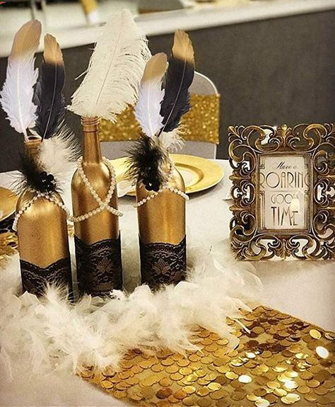 20s Decor, 1920s Wedding Cake, Great Gatsby Party Decorations, Roaring 20s Birthday, Gatsby Birthday Party, Gatsby Party Decorations, Dipped Feathers, Speakeasy Party, Great Gatsby Themed Party