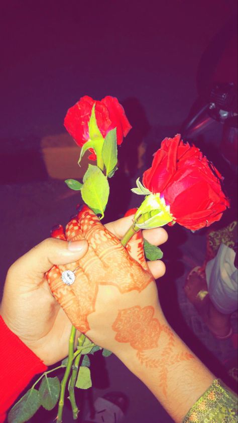 Rose Day Couple Pic, Rose Day Pic, Rosé Snapchat, Happy Rose Day, Rose Day, Good Photo Editing Apps, Simple Mehndi Designs Fingers, Couple Hands, Cute Images For Dp