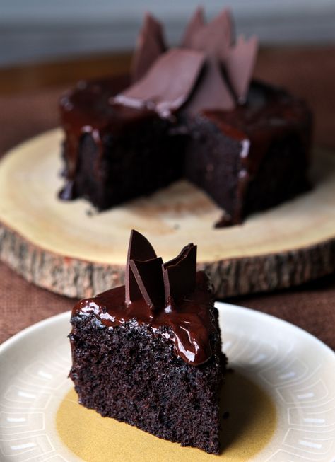 Red Wine Dark Chocolate Cake For Two | Brownie Bites Blog Chocolate Cake For Two, Red Wine Chocolate Cake, Cake For Two, Wine Cake, Dark Chocolate Cake, Dessert For Two, Dark Chocolate Cakes, Chocolate Cream Cheese, Brownie Bites