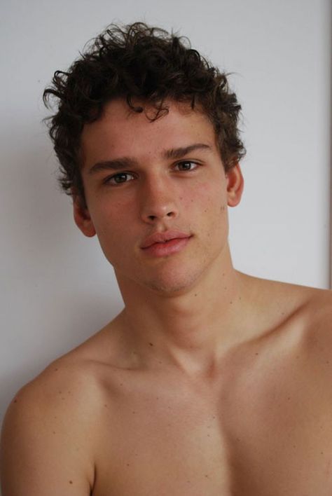 Polaroids Simon Nessman October 2011 (Polaroids/Digitals) Simon Nessman, Curly Hair Men, Male Face, Male Beauty, Male Models, Male Model, Hair Ties, Mens Hairstyles, Curly Hair