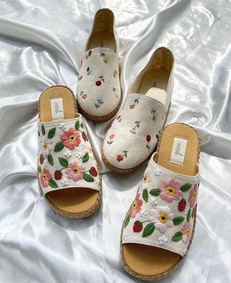 Embroidery Sandals, Cute Converse Shoes, Pearl Wedding Shoes, Cottagecore Outfit, Cute Converse, Sewing Easy Diy, Easy Paper Crafts Diy, Pakistani Fashion Party Wear, Embroidery Shoes