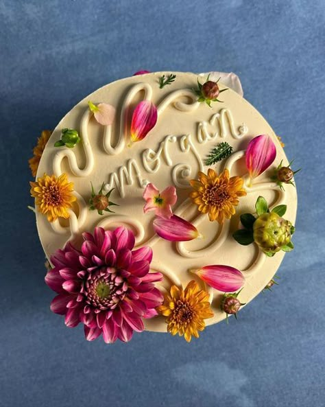 Thanksgiving Themed Cake, Fall Floral Cake, August Cake, Flavors Of Cake, Almond Olive Oil Cake, Fall Birthday Cake, Cake With Peaches, Cream Cheese Mousse, Fall Birthday Cakes