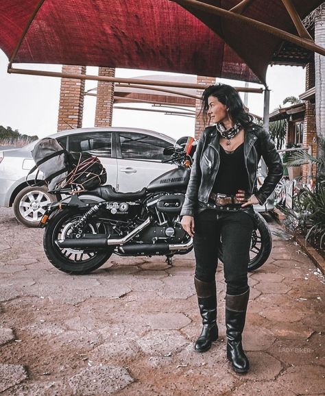 Biker Girl Outfits Aesthetic, Womens Biker Outfits, Guerrilla Warfare, Biker Girl Outfits, Harley Gear, Bullet Bike, Bullet Bike Royal Enfield, Biker Fashion, Masc Women