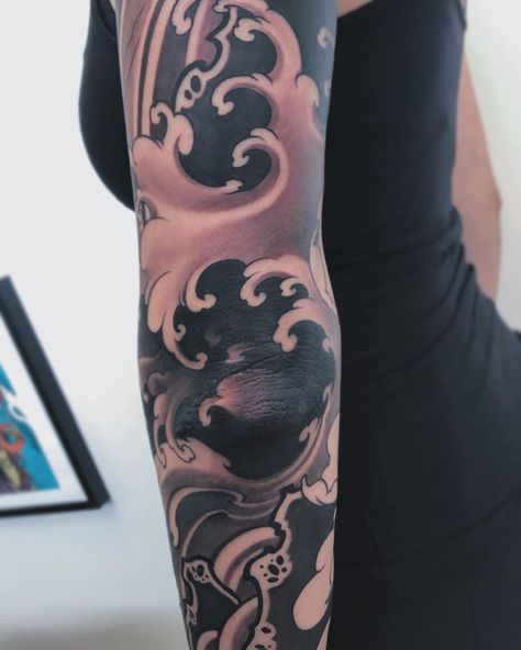 10k Likes, 77 Comments - Christopher Henriksen (@chrishenriksen) on Instagram: “Elbow swirl🌊 . . . . . . . #tattoodo #killerinktattoo #japaneseink #inkjecta #inkjectapro…” Arm Tattoos Japanese, Japanese Wave Tattoos, Koi Tattoo Sleeve, Japanese Tiger Tattoo, Art Inspired Tattoos, Wave Tattoo Design, Japanese Flower Tattoo, Samurai Tattoo Design, Tattoo Background