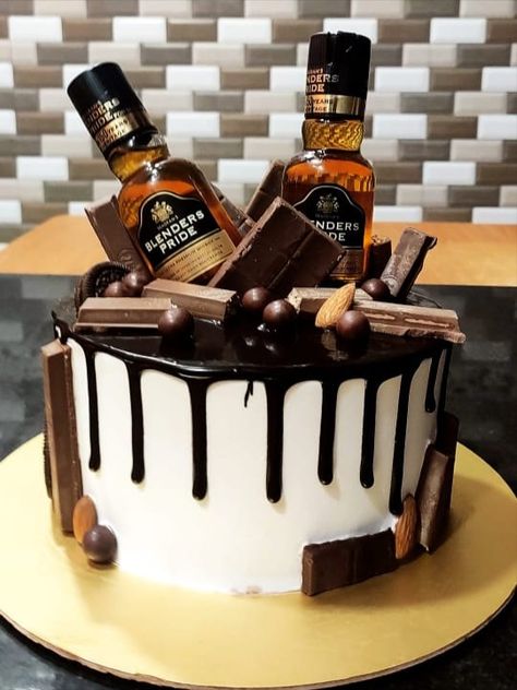 Cake Liquor Design, Wine Cake Designs For Men, Beer Cake Design For Men, Liquor Cake Design, Liquor Cake Ideas, Wine Cake Designs, Alcohol Cake Ideas For Men, Alcohol Cake Design, Beer Birthday Cake For Men