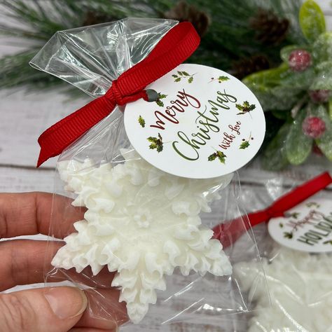 Bridal Shower Winter, Winter Party Decor, Snowflake Soap, Wedding Soap Favors, Wedding Soap, Christmas Wedding Favors, Onederful Birthday, Winter Party Decorations, Winter Wedding Favors