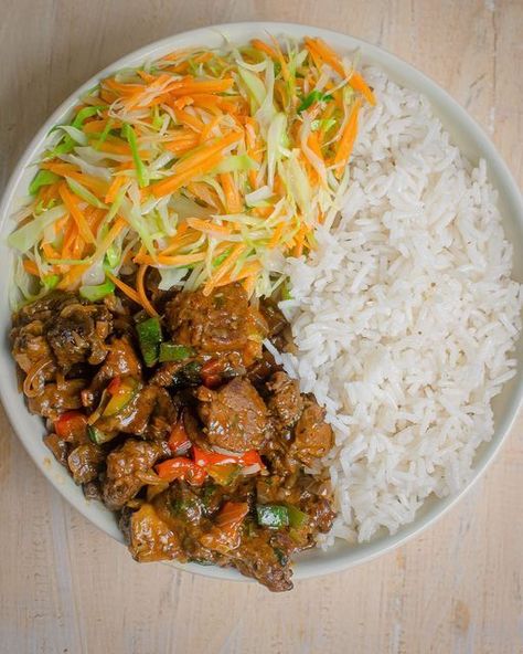 Sunday Lunch Recipes, Rice And Beef, Rice Meat, Chicken Grill, Steak Bbq, Kenyan Food, African Recipes Nigerian Food, Dinner Yummy, African Cooking