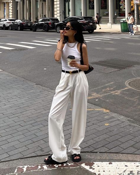 @ya_______i • today’S Look 🤍 Natasha • Threads Cream Trousers Outfit, Cream Pants Outfit, White Pants Outfit, Cream Trousers, Oufits Casual, Cream Pants, Paris Outfits, Look Stylish, Summer Fashion Outfits