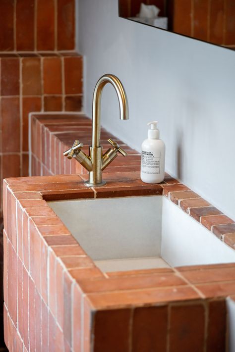 Tiled Sink, Terra Cotta Bathroom Vanity, Tile Sink, Terracotta Sink, Bathroom Tiles Terracotta, Terracotta Sink Bathroom, Terracotta Zellige, Terracotta Tile Bathroom, Pink Tadelakt Bathroom