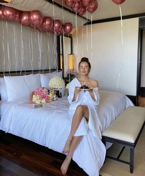 26th Birthday Ideas For Women, Surprise Birthday Decorations, Birthday Morning, Happy Birthday Decor, 20th Birthday Party, Birthday Goals, 33rd Birthday, Cute Birthday Pictures, Birthday Ideas For Her