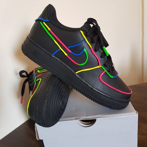 Dark Shoes, Af1 Nike, Nike Custom, Dope Style, Nike Neon, Kids Canvas, Nike Socks, Glow In Dark, Youth Shoes