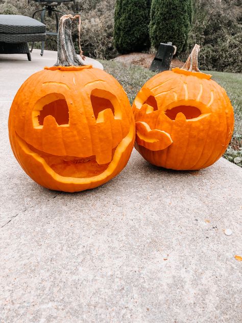 Pumpkin carving idea for couples! Super cute and easy! Be sure to take the cut out from his mouth and cut it to use as her lips! Multiple Pumpkin Carving Ideas, Pumpkin Carving Ideas With Boyfriend, Pumpkin Carving Ideas Heart, Matching Pumpkins Carvings, Couple Halloween Pumpkin Carving, His And Hers Pumpkin Carving, Pumpkin Carving Ideas For Couples, Pumpkin Carving Couples Ideas, Matching Pumpkin Carving Ideas