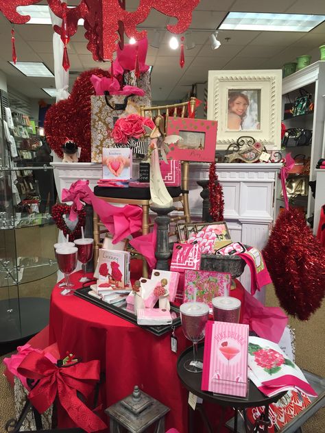 Valentines Display from 2015 Valentines Day Merchandising, Store Valentines Display, Valentine Display Ideas Retail, Christmas Merchandising, Valentines Display, Valentino 2022, Valentines Door Hanger, Date Night Gifts, Valentines Outfit