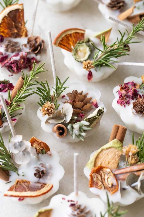 Homemade fire starters with herbs, flowers and natural elements. Diy Fire Starters Homemade, Pinecone Firestarters, Farmstand Ideas, Homemade Fire Starters, Pinecone Fire Starters, Creative Homemade Gifts, Cinnamon Smell, Fire Starters Diy, Holiday Boutique