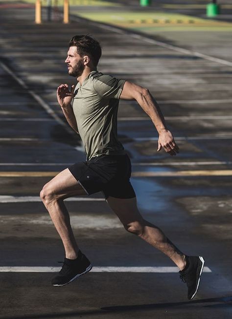 Running Pose, Running Photography, Sports Fashion Men, Marathon Training Plan, Estilo Fitness, Yoga Posen, Cardio Training, Life Fitness, Half Marathon Training