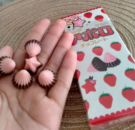 Meji Apollo strawberry chocolate Meiji Apollo Strawberry Chocolate, Meiji Apollo, Apollo Chocolate, Kat Core, Meiji Chocolate, Candy Aesthetic, Kitty Crafts, Charm Ideas, Strawberry Candy