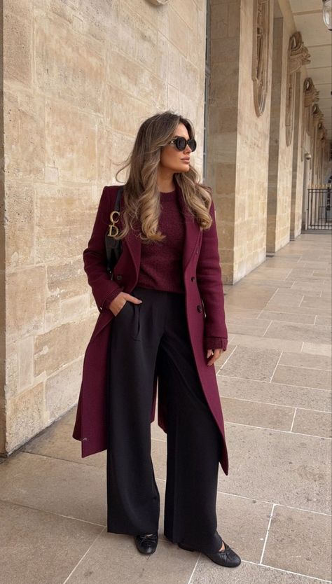 The old money aesthetic is a surefire way to add a touch of sophistication and elegance to your style – so here are the 7 best old money outfits for fall. Elegant Outfit Classy Chic, Scandinavian Style Outfit, Old Money Fall, The Old Money Aesthetic, How To Look Expensive, Winter Outfits Aesthetic, Elegant Outfit Classy, Neutral Outfits, Chique Outfits