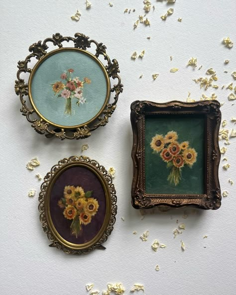 Gallery Wall Flowers, Vintage Inspiration, Vintage Floral Art, Fairy Bedroom, Dark Home, Vintage Gothic, Wall Gallery, Inspiration Wall, Flower Wall Decor