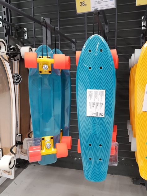 https://www.decathlon.es/es/p/cruiser-skateboard-yamba-100-azul-coral/_/R-p-15282?mc=8319140&c=AZUL Cruiser Boards, Cruiser Skateboard, Cruiser Skateboards, Dream Bedroom, Decathlon, Skateboard, Geek Stuff, Coral, Bedroom