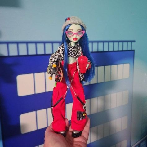 Tumblr Ghoulia Restyle, G3 Ghoulia, Monster High Toys, Monster High Ghoulia, Poor Child, Ghoulia Yelps, Custom Monster High Dolls, Doll Aesthetic, Monster High Custom