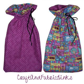 Free sewing pattern for reversible gift bag. Drawstring closure, mitered bottom. Quick and easy. Gift Bag Sewing Pattern, Drawstring Bag Tutorial, Drawstring Bag Tutorials, Drawstring Bag Pattern, Adorable Home, Bag Sewing Pattern, Reversible Bag, Drawstring Gift Bag, Beginner Sewing Patterns